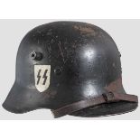 Stahlhelm M 18, Allgemeine SS, beide Embleme 80 % des schwarzen Lacks erhalten, ebenso 95 % der