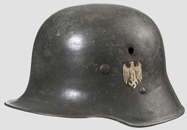 A steel helmet M 16, Austrian, reissued army, DD 75 % rough field-grey over apple-green paint, - Bild 2 aus 3