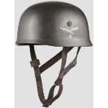 Stahlhelm M 38 für Fallschirmschützen Stahlglocke mit nahezu vollständig erhaltener feldgrauer