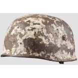 Stahlhelm M 38 für Fallschirmjäger in Wintertarnung Weiß lackierte Stahlglocke, keine