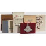 Konvolut Literatur 3. Reich -  Diverses  Versilberte Miniatur des Ehrenmals der Gefallenen vom 9.