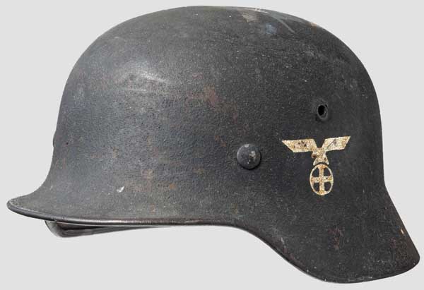 Stahlhelm M 40, norwegischer "Quisling" 85 % der rauen feldgrauen Lackierung erhalten,