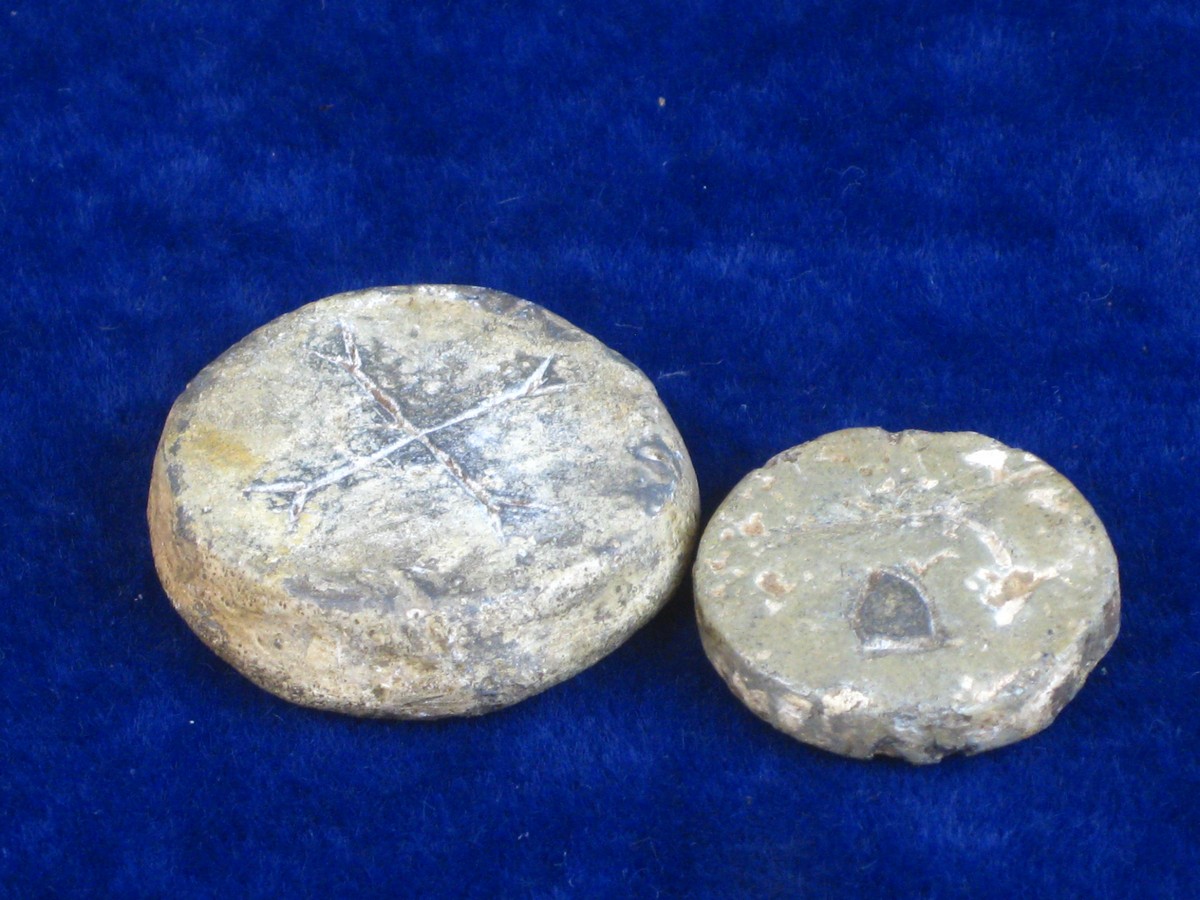 TEMPLAR ERA DECORATED MERCHANTS WEIGHTS. Lead merchant’s weights, detector finds from the - Image 2 of 3