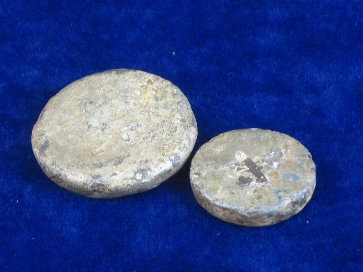 TEMPLAR ERA DECORATED MERCHANTS WEIGHTS. Lead merchant’s weights, detector finds from the - Image 3 of 3