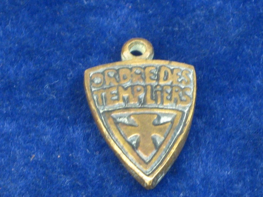 ORDRES DES TEMPLIERS PENDANT.  A small cast bronze pendant from the mid c19th revivalist period in