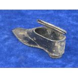 GEORGIAN SHOE SHAPED SNUFF BOX. A novelty gentleman’s snuff box in the form of an elegant man’s shoe