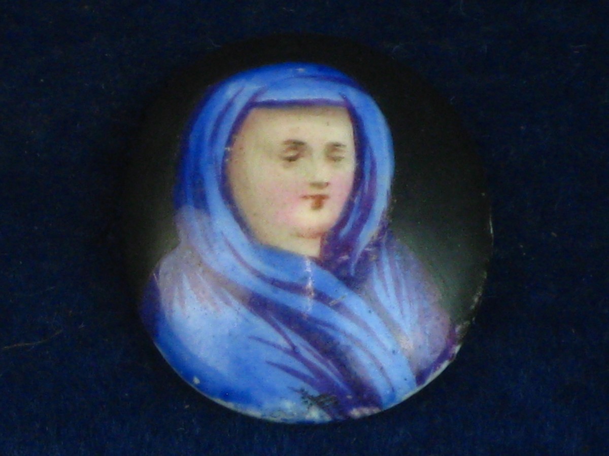 C19th CERAMIC PAINTING . A well painted C19th or earlier oval, domed ceramic painted plaque - Image 2 of 3