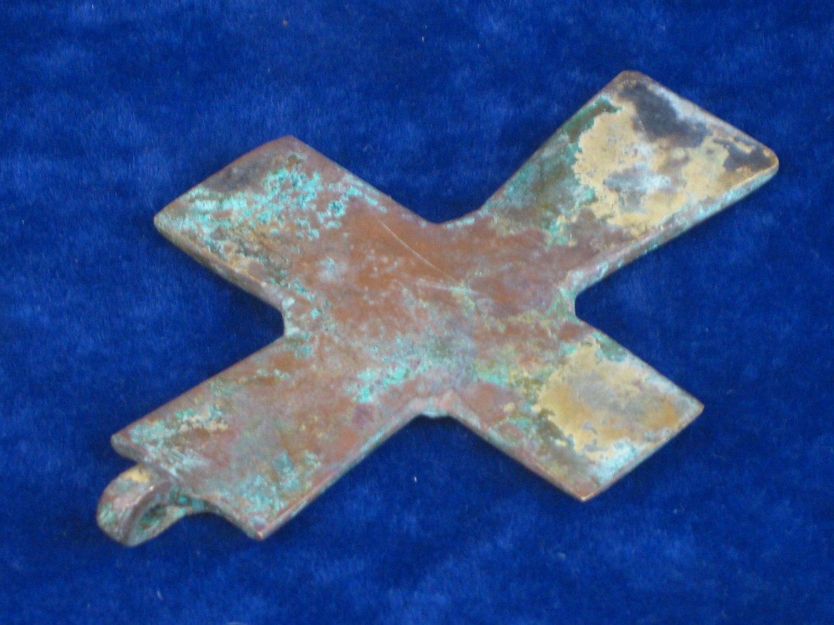 RUSSIAN CHRISTIAN CROSS PENDANT.   A large size cross pendant believed to be of Russian origin, made - Image 3 of 3