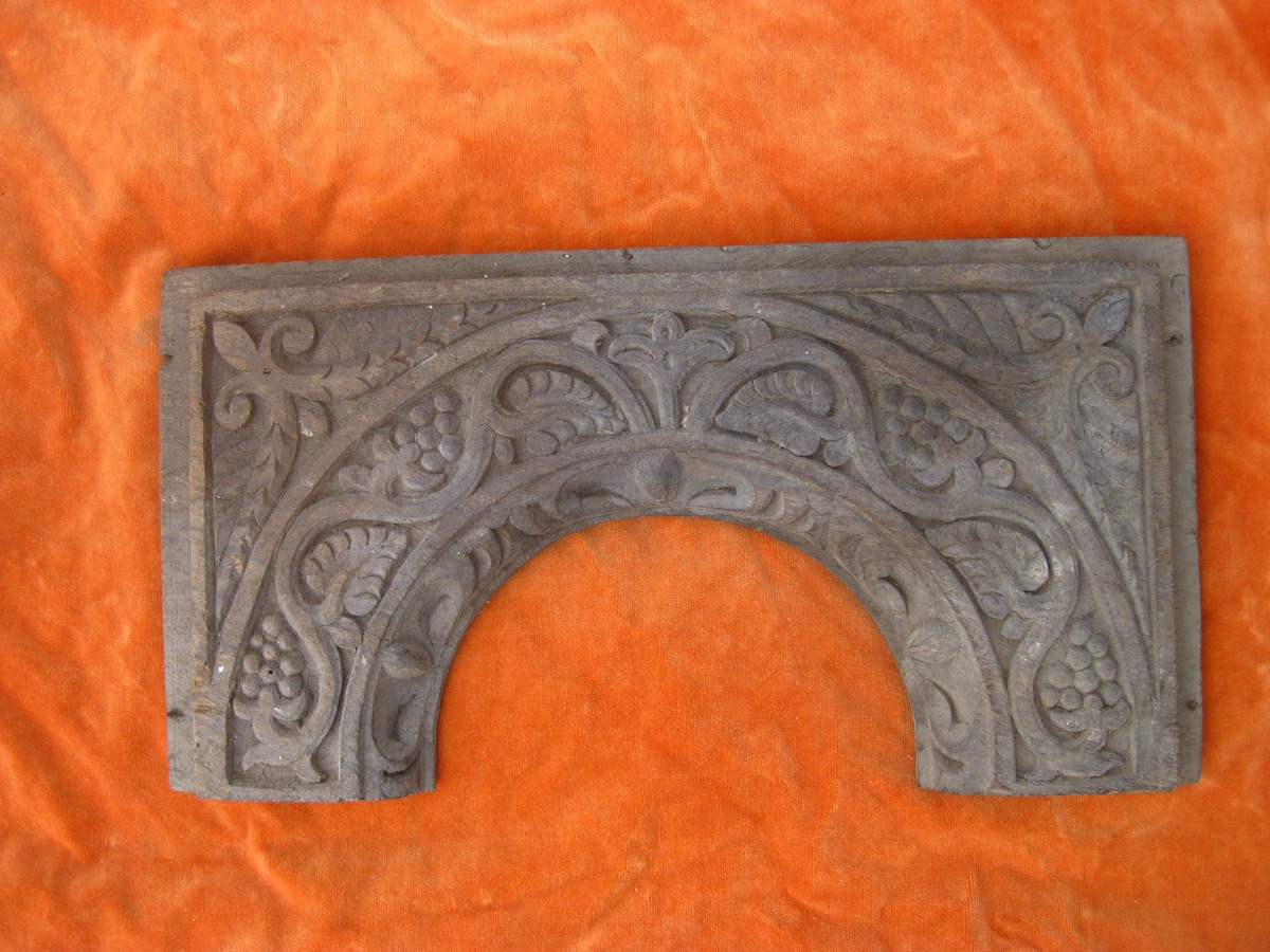 C16th ENGLISH CARVED OAK ARCHED PANEL.  A late C16th elaborately carved oak panel measuring 16 ½ x 8