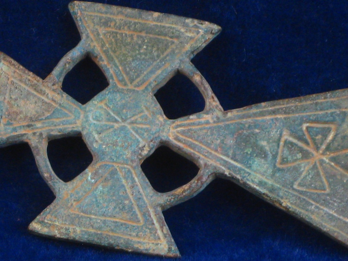 BYZANTINE/RUSSIAN ORTHODOX CROSS.  A pendant made from cast bronze, large size, 3 ¼ inches in length - Image 2 of 3