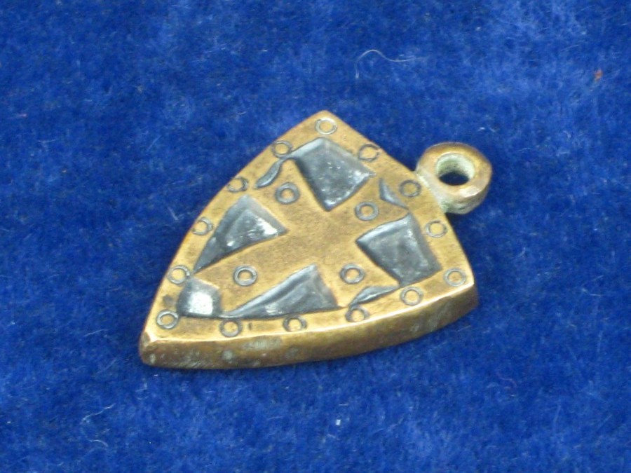 ORDRES DES TEMPLIERS PENDANT.  A small cast bronze pendant from the mid c19th revivalist period in - Image 3 of 3