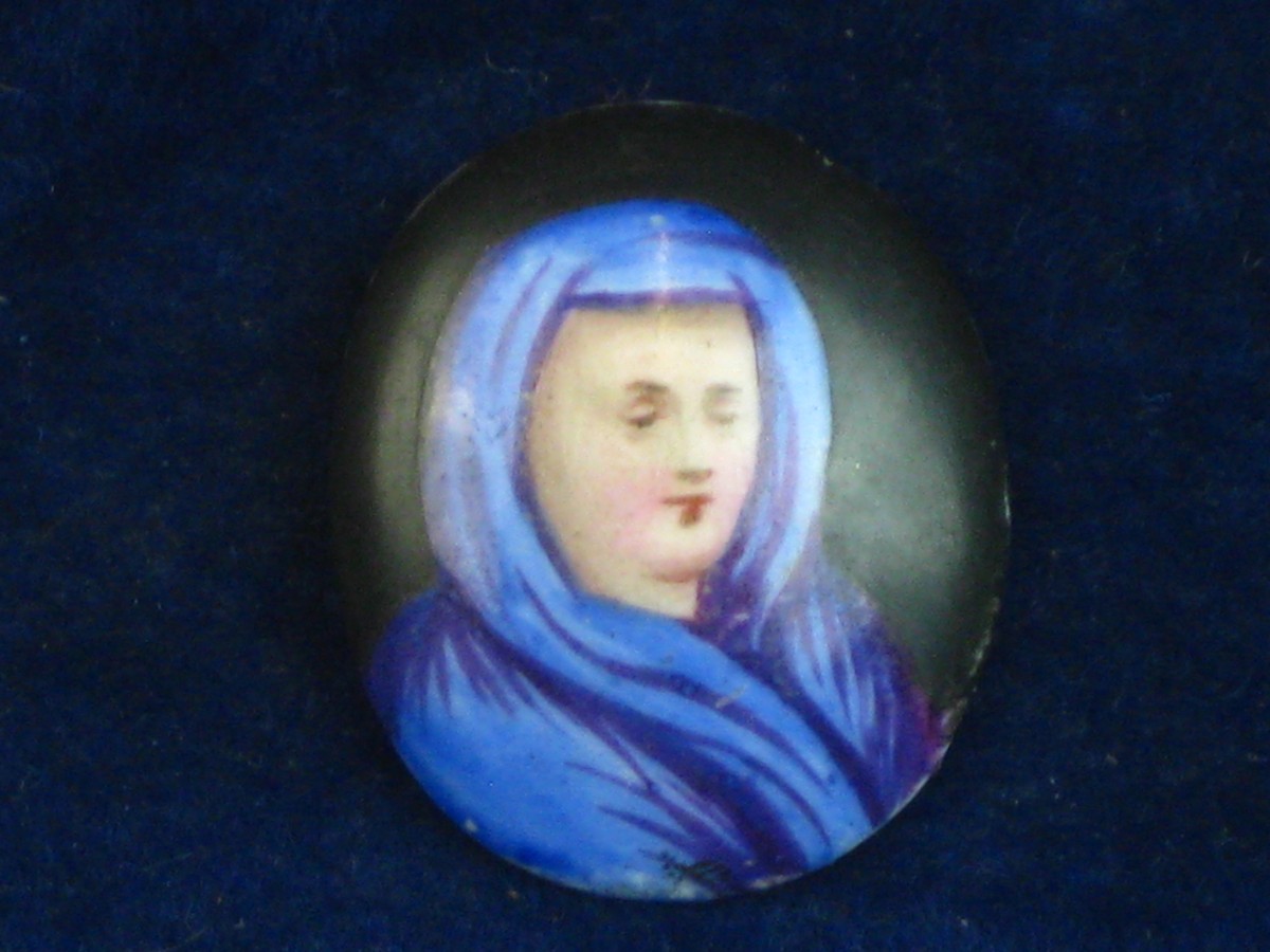 C19th CERAMIC PAINTING . A well painted C19th or earlier oval, domed ceramic painted plaque