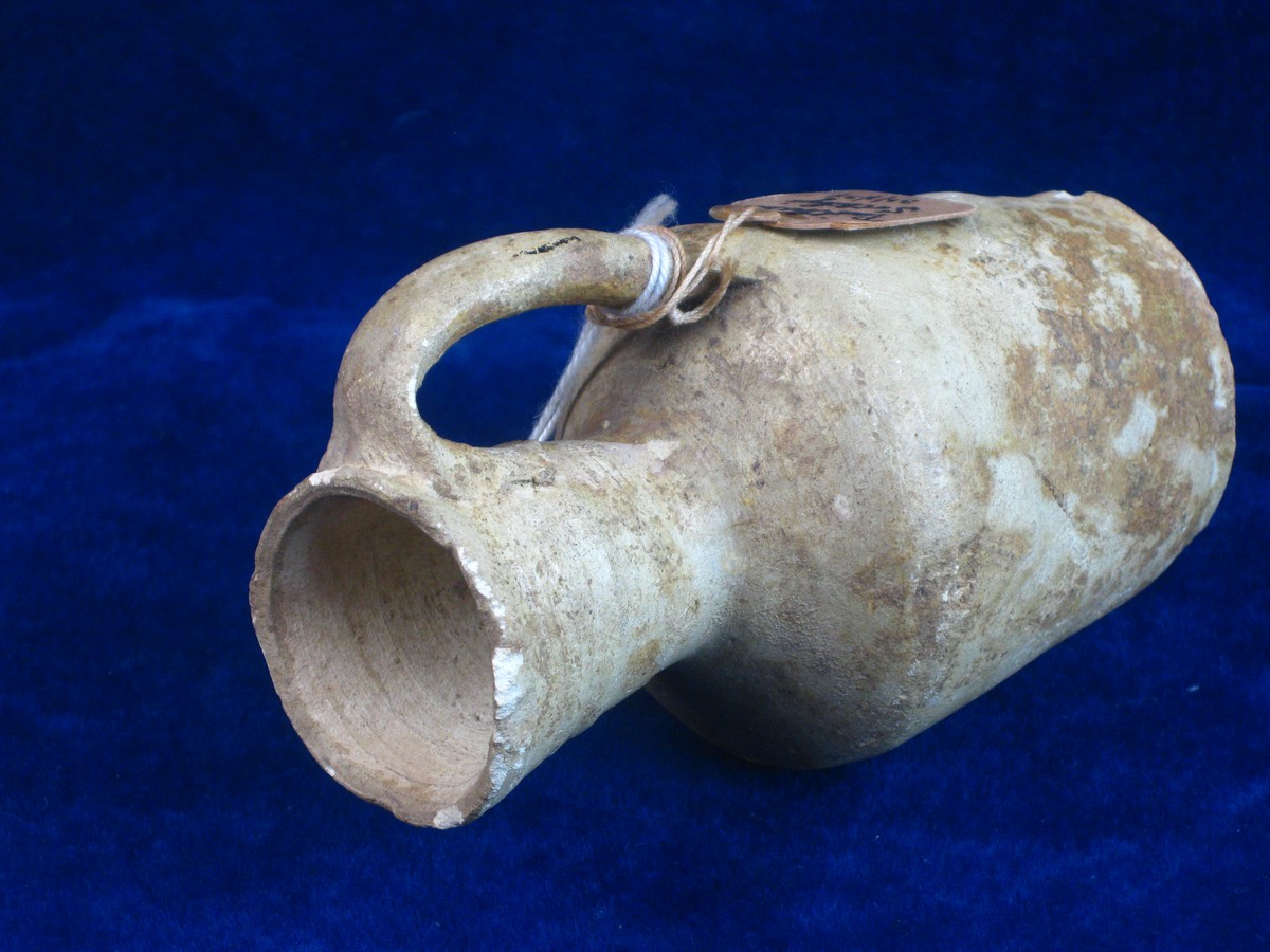 MESOPOTAMIAN JUG 1939 SOTHEBYS LABEL.   Measuring 4 ½ inches tall a simple jug believed to be of - Image 2 of 3