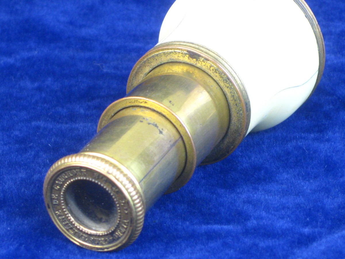 FRENCH IVORY MOUNTED MINIATURE TELESCOPE. In gilded metal and ivory mounts, this miniature telescope - Image 2 of 3