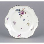 Teller, Meissen, Marke 1724-1763, 1. W., geschwungener Rand mit Muschelreliefs, polychrome