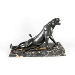 Louis Carvin (1860-1951), frz. Tierbildhauer des Art-Déco, von einem Pfeil getroffener Panther,