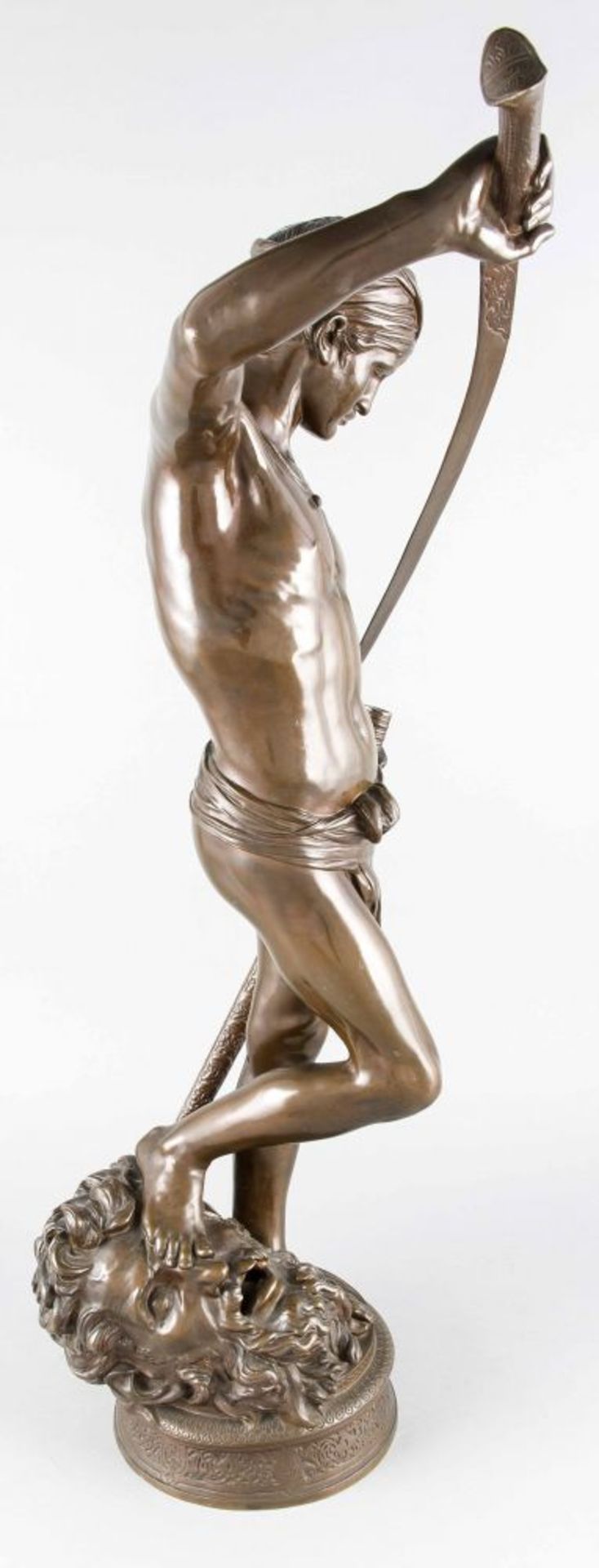 Antonin Mercié (1845-1916), große, heroische Standfigur des jungen David, der sein Schwert zurück in - Image 2 of 3