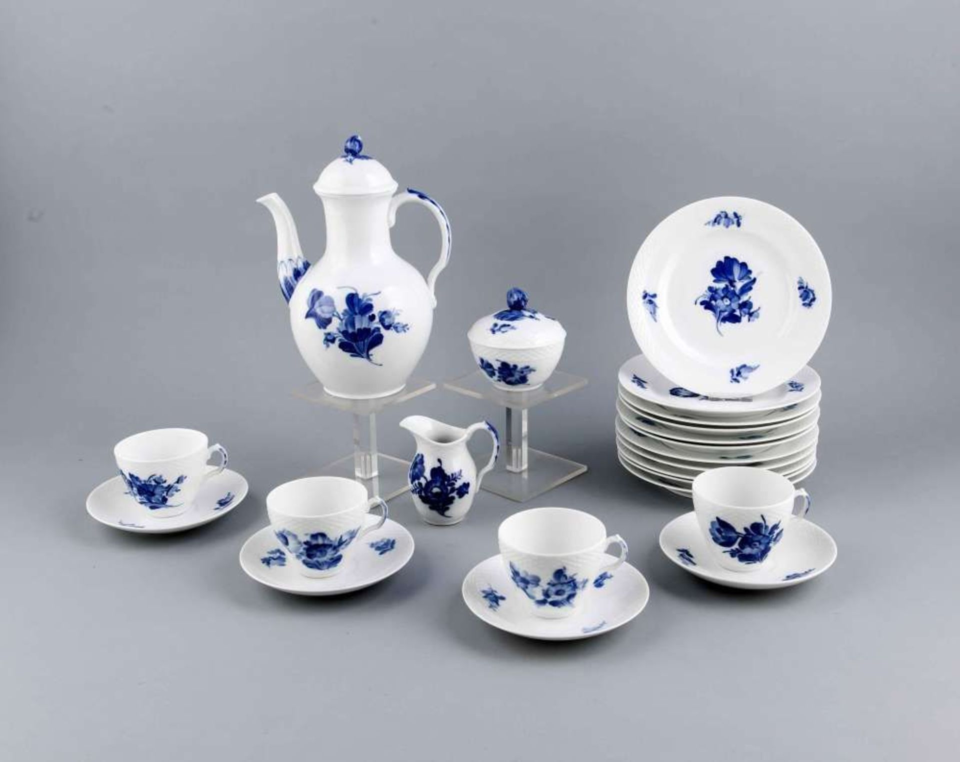 Kaffeeservice, 37-tlg., Royal Copenhagen, Dänemark, Marken 1960-80, 1. W., Dekor Blaue Blume in