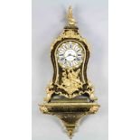 Außergewöhnliche Boulle-Uhr auf Konsole, Frankreich 19. Jh., geschweiftes, seitlich verglastes