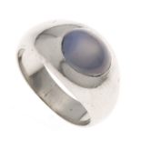 Saphir-Ring WG 750/000 mit einem feinen ovalen Saphircabochon 10 x 7 mm in guter Farbe, RG57, 12,9