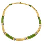 Jade-Brillant-Collier GG 750/000 mit 6 Jade-Elementen 23 x 8 und 8 x 8 mm, 18 Brillanten,zus. 0,30