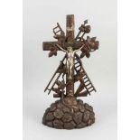 Kruzifix d. 19. Jh., Kreuz auf Golgatha mit Arma Christi, Holz vollplastisch geshcnitztund dunkel