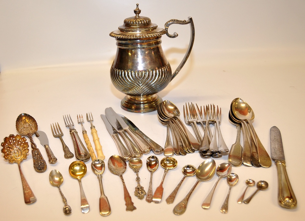 A COLLECTION OF ASSORTED PLATED FLATWARE
