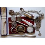 COLLECTION OF SILVER ITEMS TO INC. PENDA