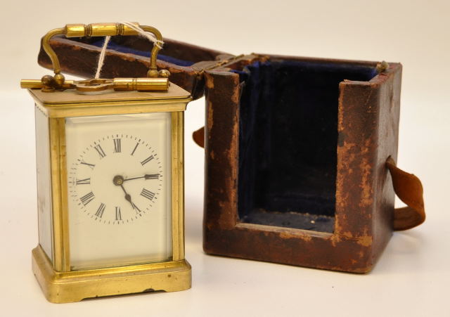 A BRASS CARRIAGE CLOCK, HOUSED IN MATCHE