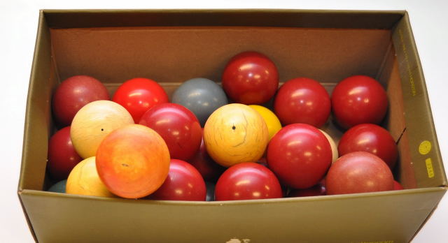 27 SNOOKER BALLS TO INCLUDE 4 C19TH ANTI