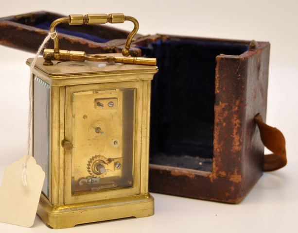 A BRASS CARRIAGE CLOCK, HOUSED IN MATCHE - Image 3 of 4