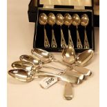 A MATCHED SET OF 6 SILVER TEASPOONS AND