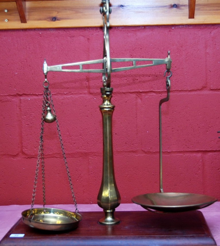 VICTORIAN BRASS AVERY 4LB BEAM SCALE CLA - Image 2 of 14