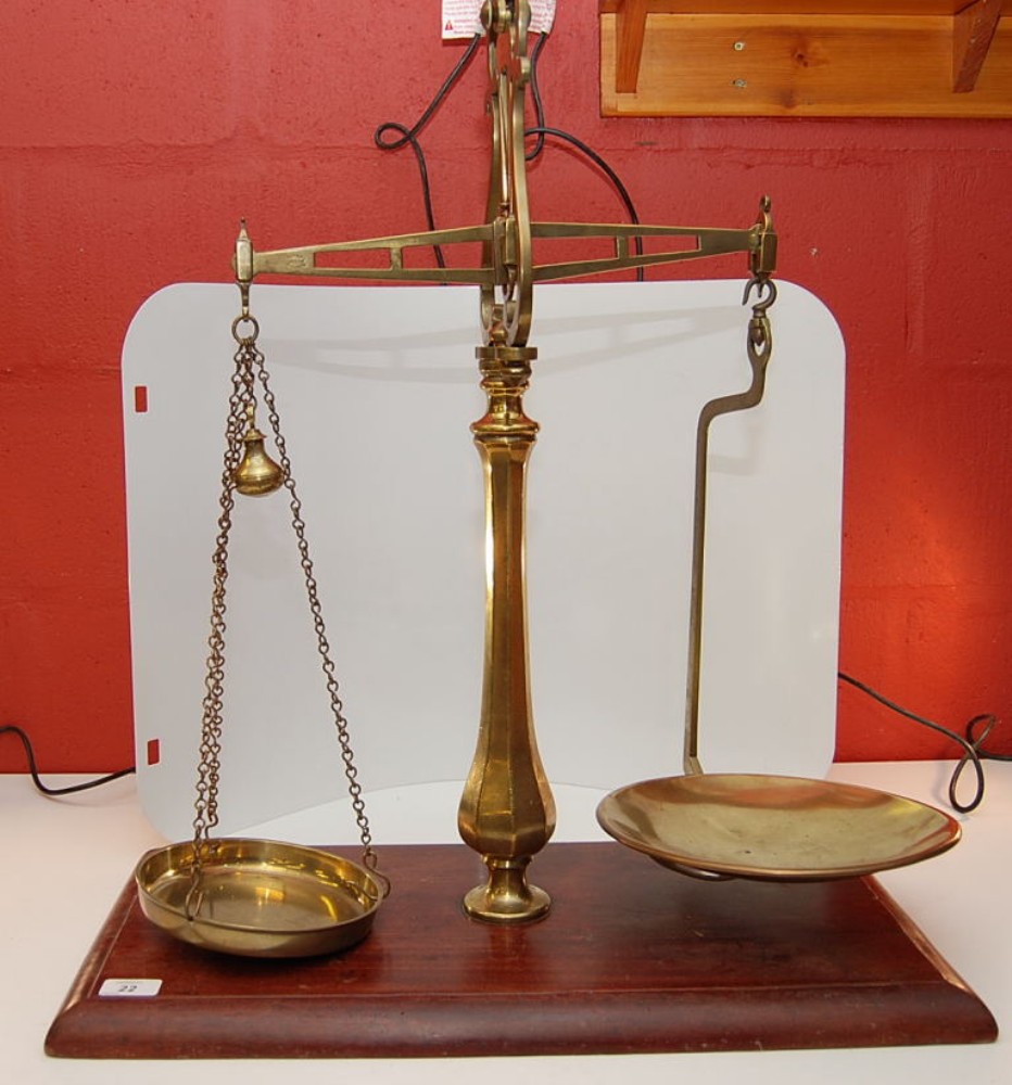 VICTORIAN BRASS AVERY 4LB BEAM SCALE CLA - Image 8 of 14