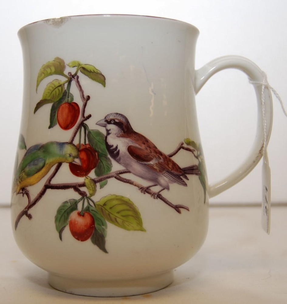 A CHELSEA PORCELAIN TANKARD, FINELY PAIN - Image 6 of 10