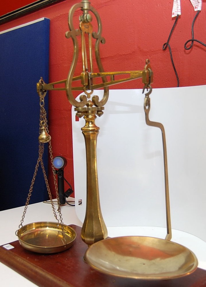 VICTORIAN BRASS AVERY 4LB BEAM SCALE CLA - Image 10 of 14