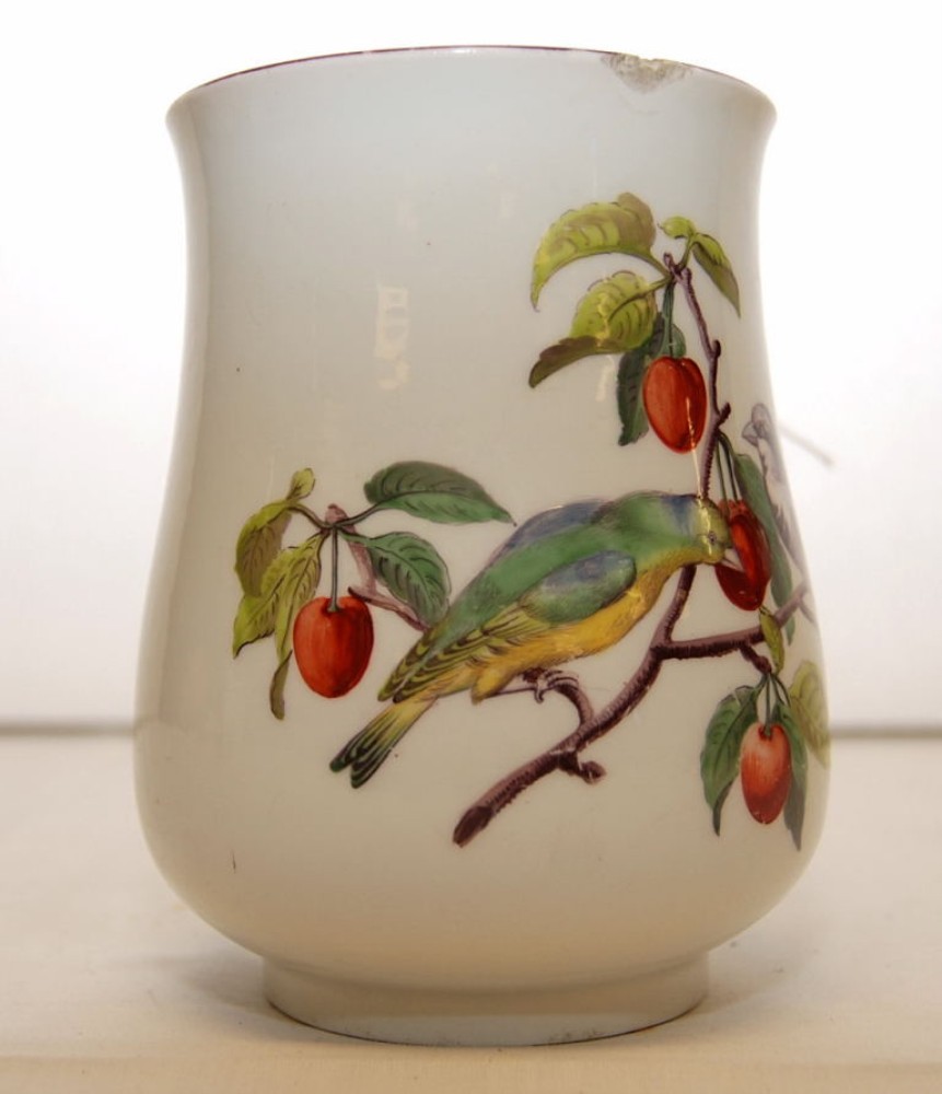 A CHELSEA PORCELAIN TANKARD, FINELY PAIN - Image 8 of 10