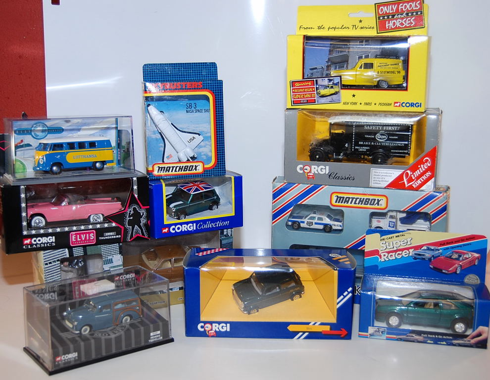 11 VARIOUS BOXED CORGI DIE CAST MODELS,