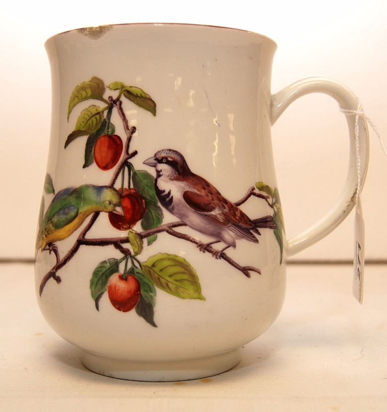 A CHELSEA PORCELAIN TANKARD, FINELY PAIN - Image 3 of 10