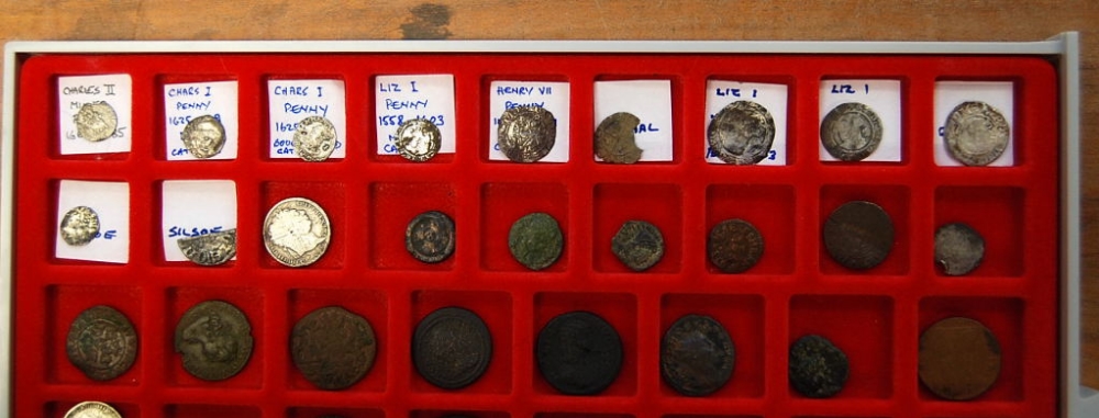 TRAY OF DETECTOR FINDS, COINS WITH HAMME - Image 3 of 3