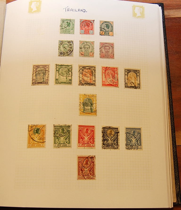 BOX WITH FOREIGN COLLECTION IN NINE ALBU - Image 3 of 6