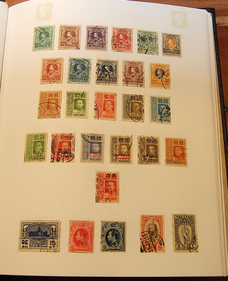 BOX WITH FOREIGN COLLECTION IN NINE ALBU - Image 6 of 6