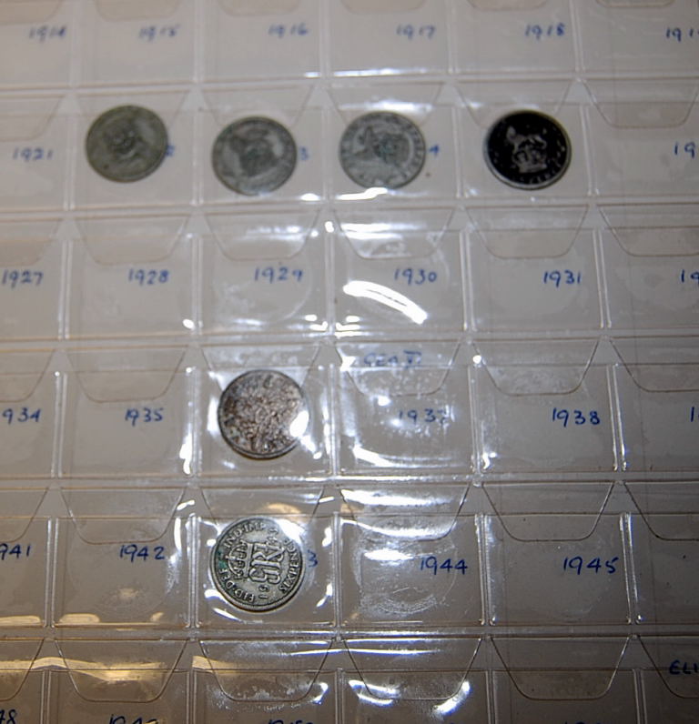 MIXED MAINLY GB COINS IN ALBUM AND LOOSE - Image 3 of 5