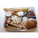 A BOX OF COLLECTABLES TO INCLUDE SILVER