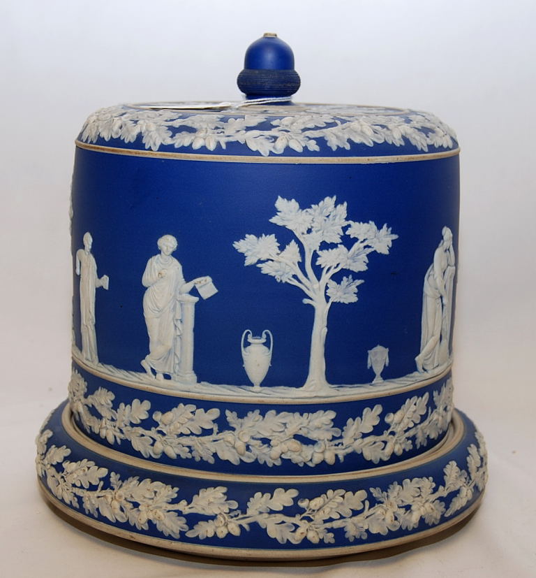 A LARGE C19TH BLUE JASPER WARE CIRCULAR - Image 2 of 7