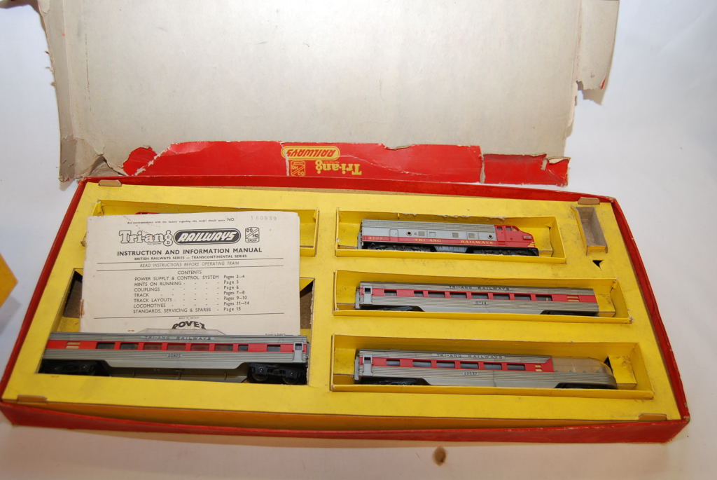 THREE HORNBY OO GAUGE MODEL RAILWAYS PAR - Image 10 of 11