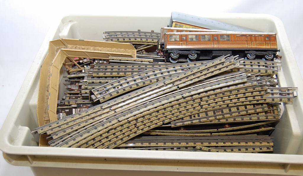 BOX OF VARIOUS "OO" GAUGE TRACK AND ACCE - Image 2 of 2