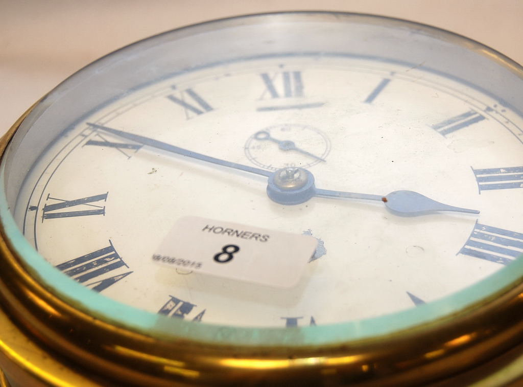 CIRCULAR ANTIQUE BRASS SHIP'S CLOCK, 18C - Image 4 of 6