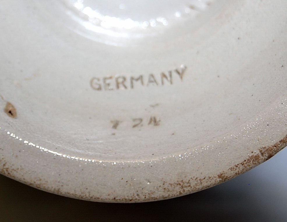 GERMAN STONE WARE PUNCH BOWL WITH A PAIR - Image 3 of 4