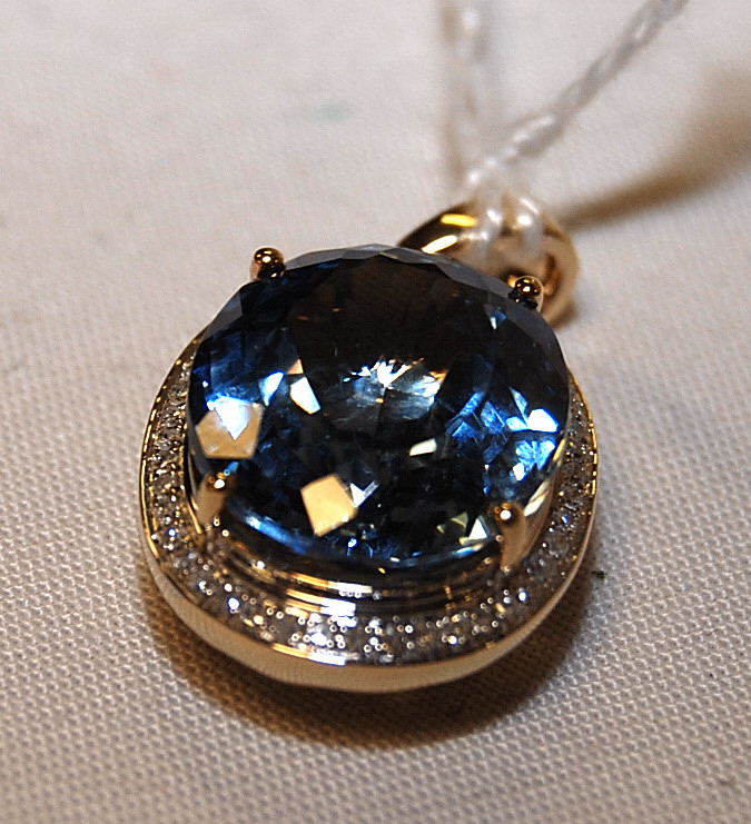 A 14KT YELLOW GOLD AND DIAMOND PENDANT S - Image 3 of 4